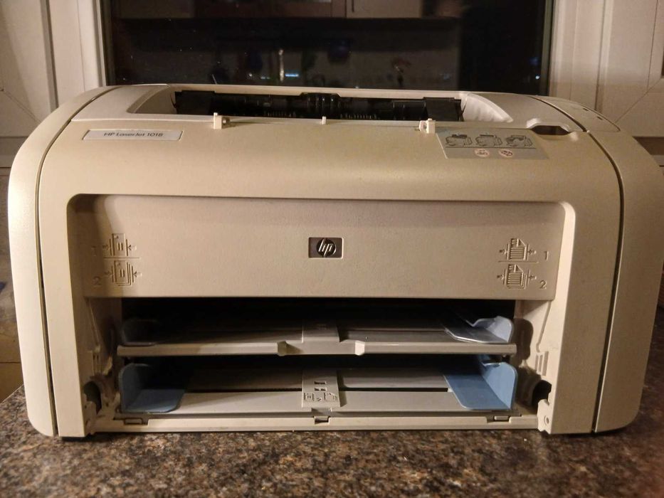 Лазарен принер HP LaserJet 1018 – работещ, понякога с дефект в печата