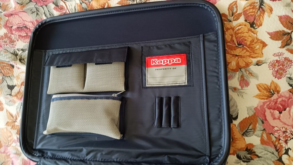 Vând geantă noua mărime medie.