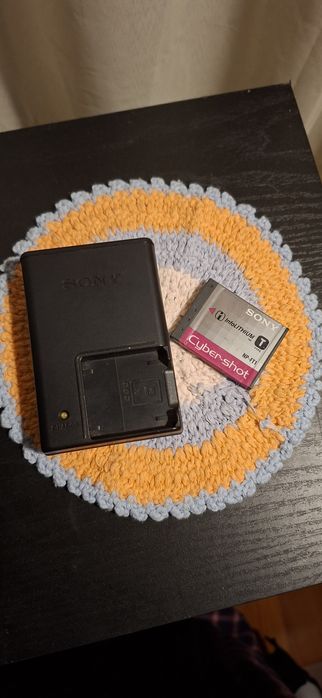 Acumulator Sony NP-FT1 si incarcator BC-CSK