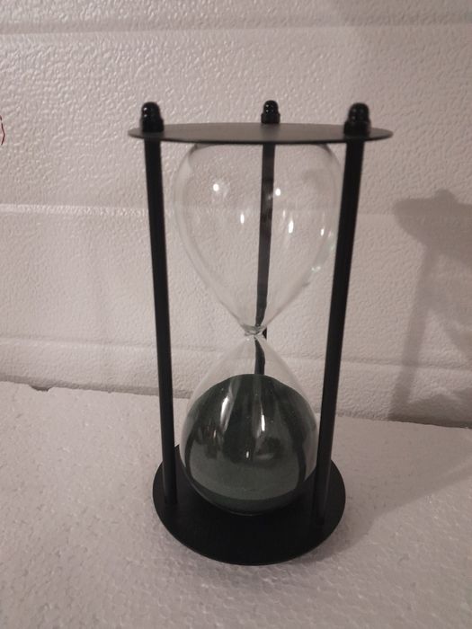 Clepsidra din metal  și sticla, înălțime 17 cm,  timp 15 minute