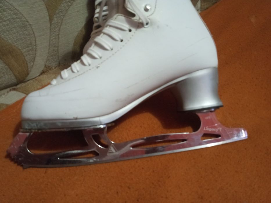 Коньки профессиональные