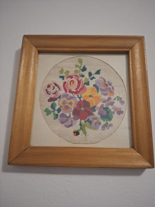 Goblen cusut manual cu model floral