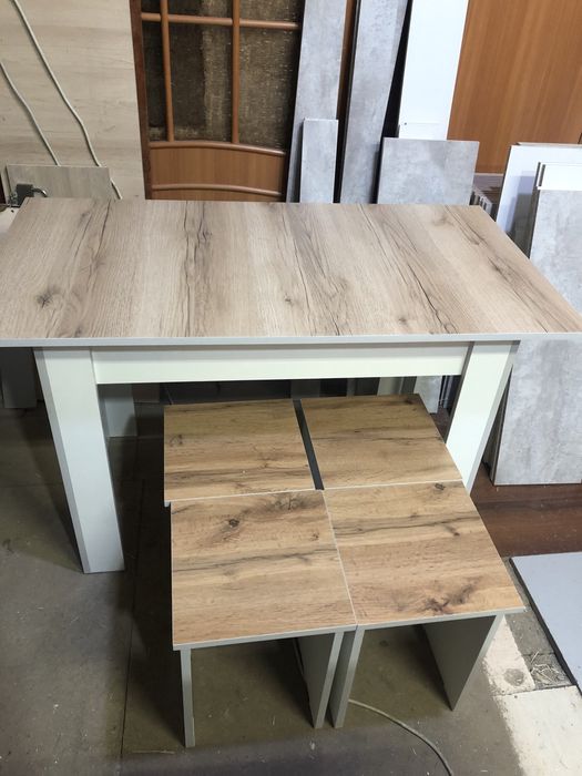 Продам новые кухонные столы с табуретками