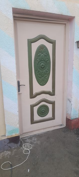 Darvoza va eshik yaxshi xolatda