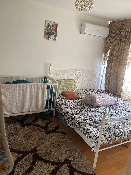 Vând apartament la Bocșa română 3 camere 2 băi balcon apartamentul are o suprafață de 100mp mai multe Detali la telefon