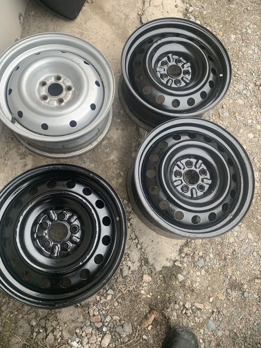 Продам. Железные диски  размер 16.  ЕТ 45.