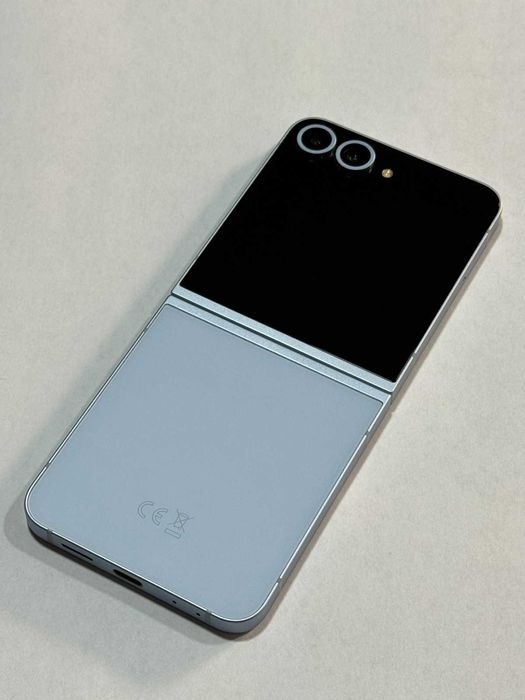 Мобилен телефон Samsung Galaxy ZFlip6