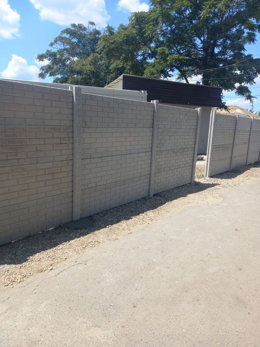 Fabrica de garduri din beton stalpi și placi de la gardultau.com prefa