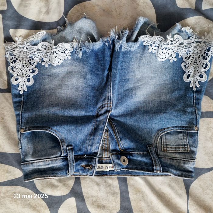 Vand pantaloni scurti