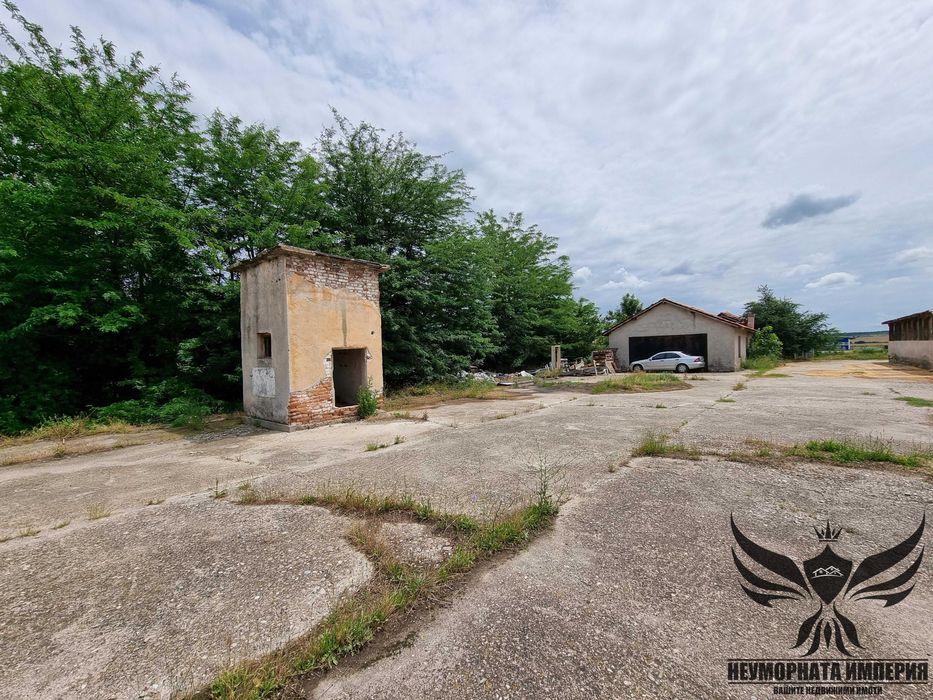 Промишлено помещение, склад, 258кв.м. с парцел 4152кв.м. в с.Избеглии