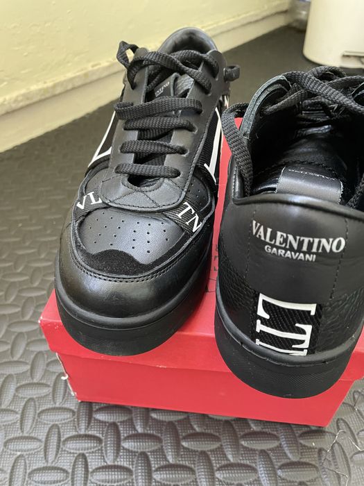 Продавам мъжки обувки Valentino Garavani , размер 41/5