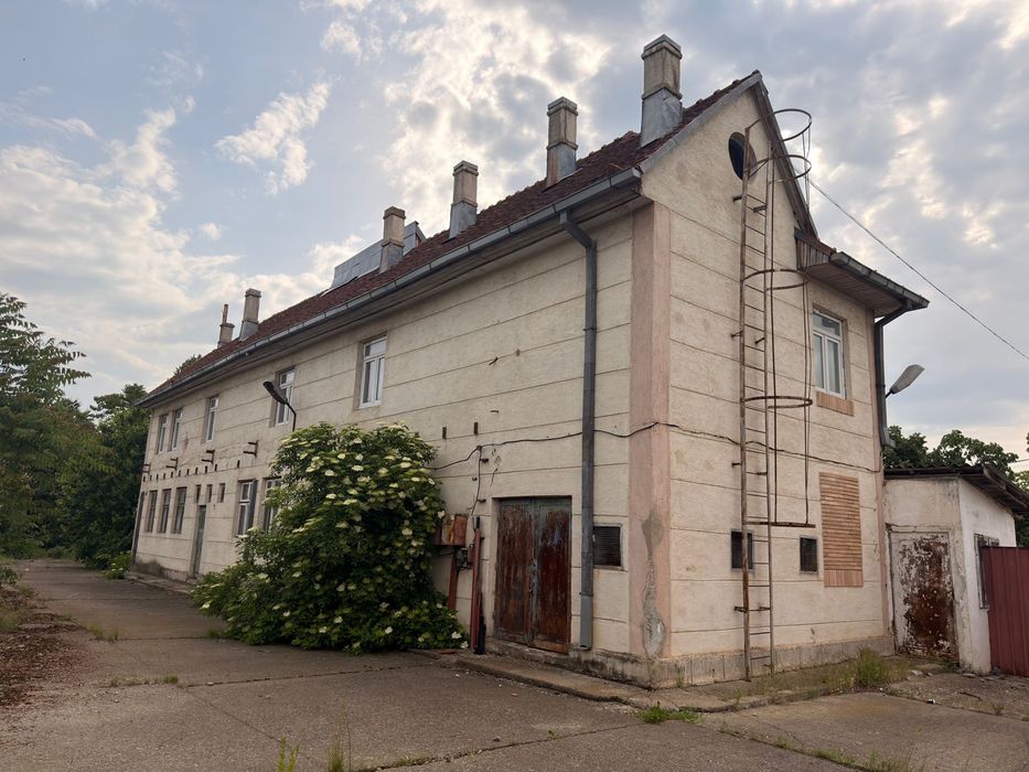 Clădire comercială de vânzare – poziție excelentă, aproape de Mecanex