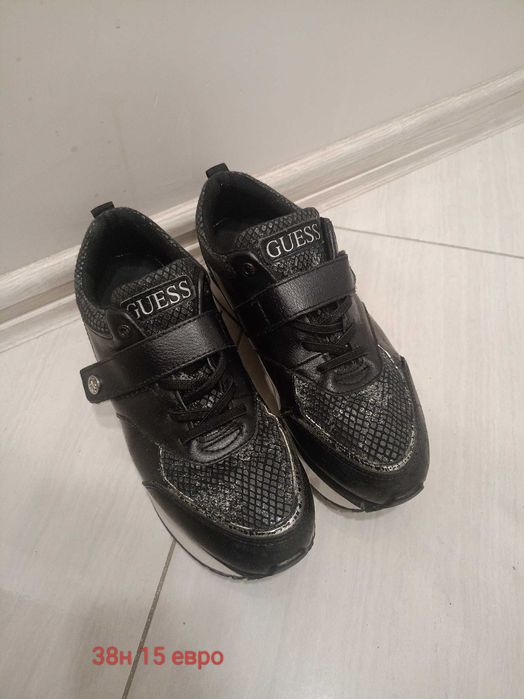 Обувки и чанти Guess