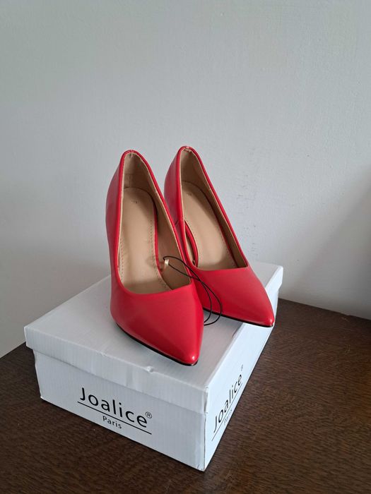 Pantofi rosii stiletto