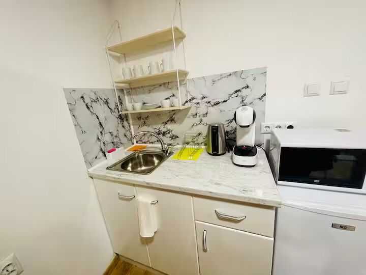 Central studio 21 65€