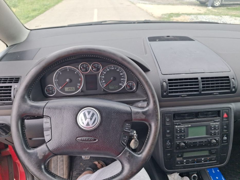 Vând Vw Sharan 1.9