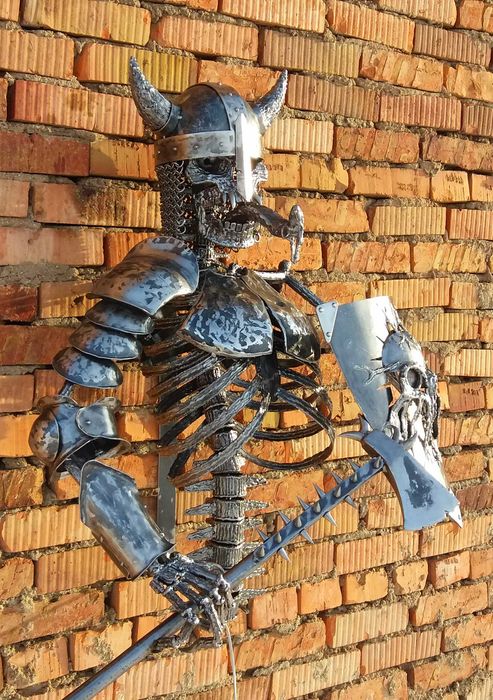 Светильник Скелет воин.