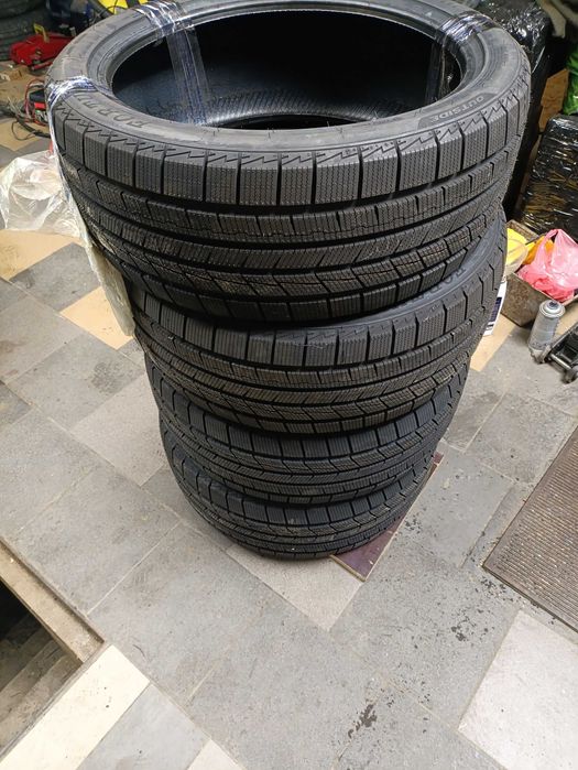 Зимни гуми 245/40 R20