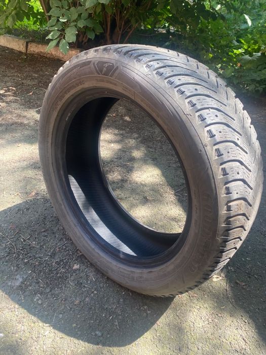 Продам резину R18 GoodYear зима