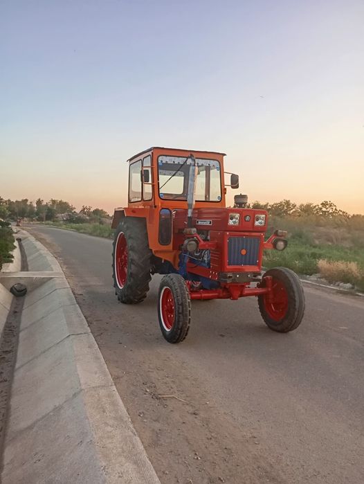 Tractor Universal 650