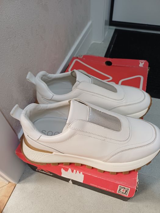 Продам красовки 40 размера