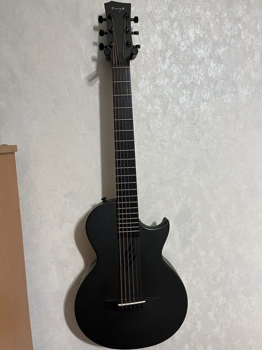 Продам акустическую гитару