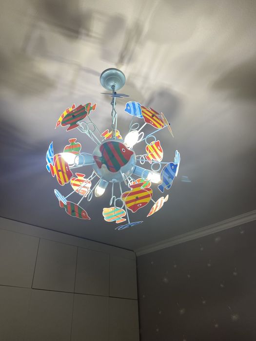 Пррлдаю люстру интерсного дизайна