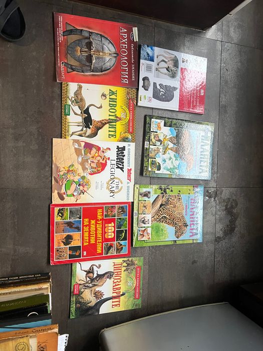 Продавам различни жанрове книги