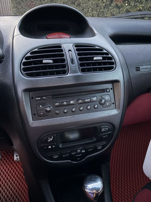 Продам автомобиль Peugeot 206