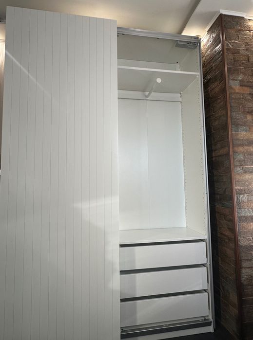 Гардероб с плъзгащи врати
