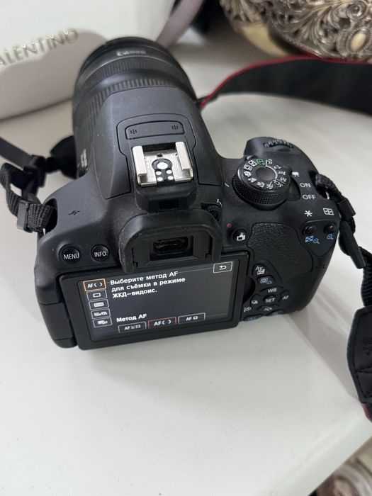 Canon 700d - зеркальная камера, б/у.