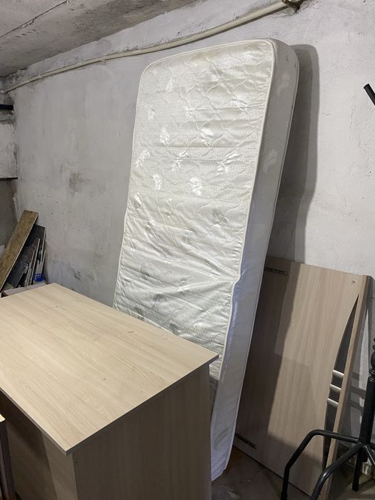 Продам кровать и стол