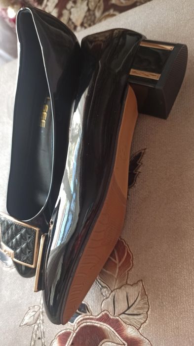 Продается новый туфли