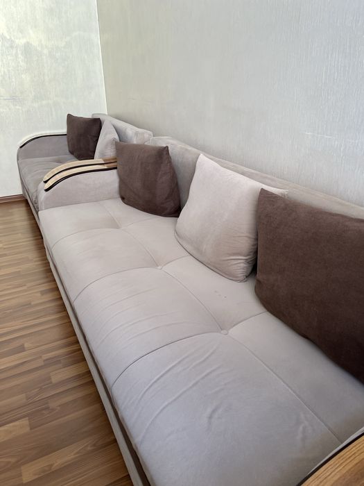 Продается диван для гостинной