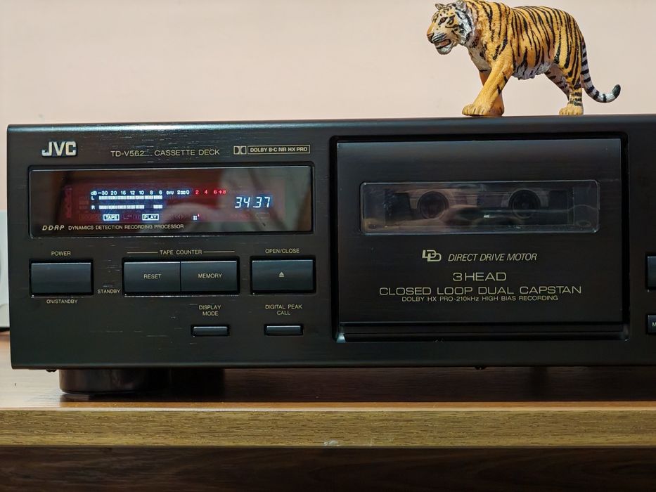 Jvc TD-V562. Un super deck. 3 Head DDD drive.  Preț fix !