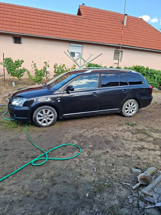 Vând Toyota Avenssis din 2009,motor 2.2 ăn stare perfectă de funcționare preț 1500 euro.
