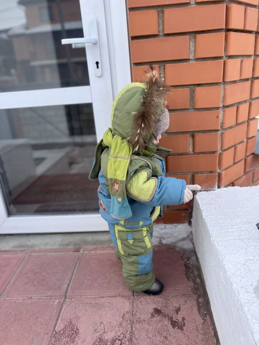Продам зимний комбинезон с курткой