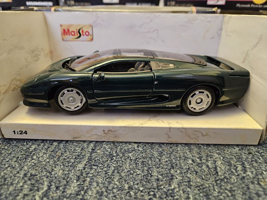 Machete Metal Die-cast Plastic Maisto Bburago 1:24 de colectie