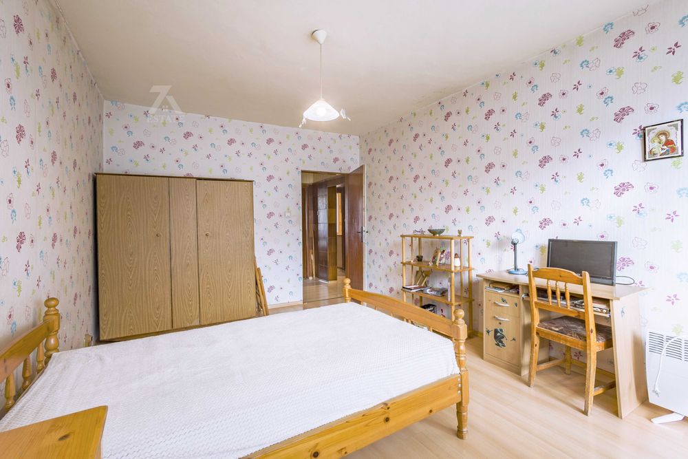 Продава се 3- стаен, южен апартамент в ж. к. Изток- гр. Перник