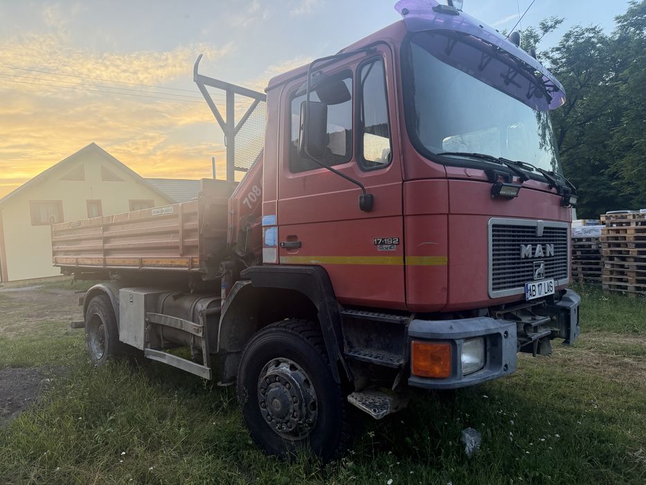 Vand Man 4x4 cu macara si basculabil. .