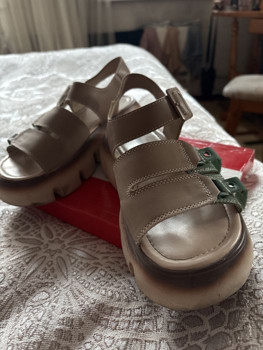 Босоножки летний