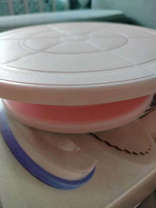 Вращающийся столик для торта