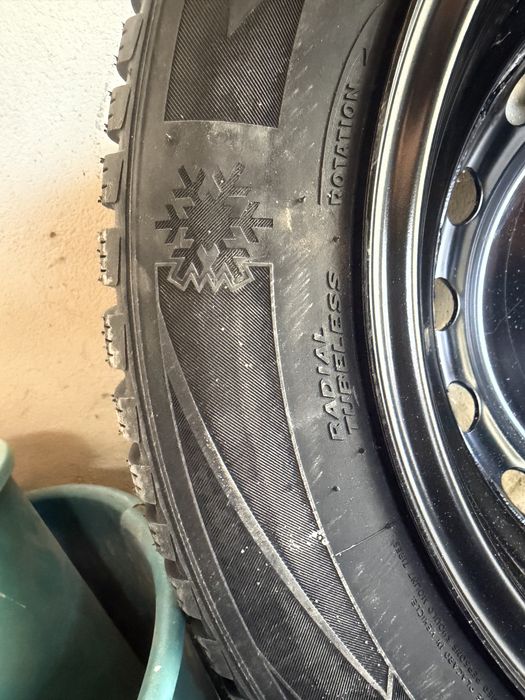 Roată completă iarnă Hankook 185/65 R15 (anvelopă + jantă) – nefolosită