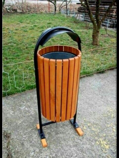 Cos de gunoi și scării