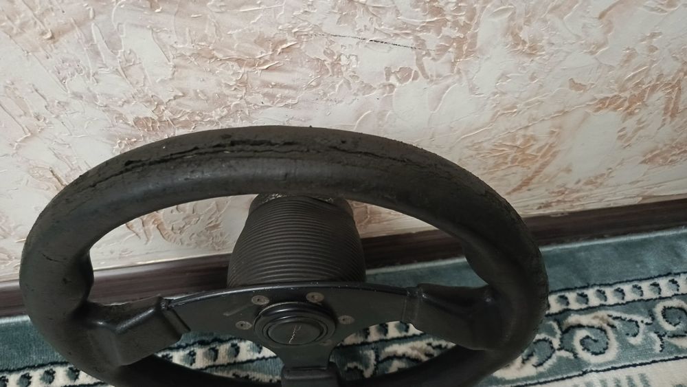 Продам спортивный руль гольф 3