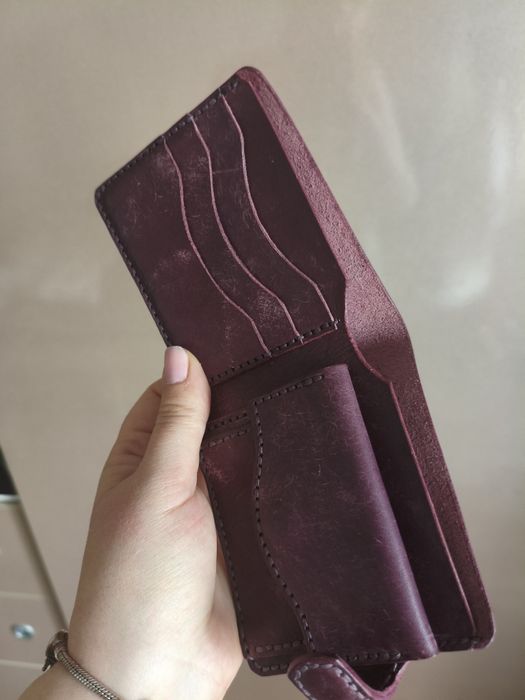 Portofel lucrat manual din piele handmade