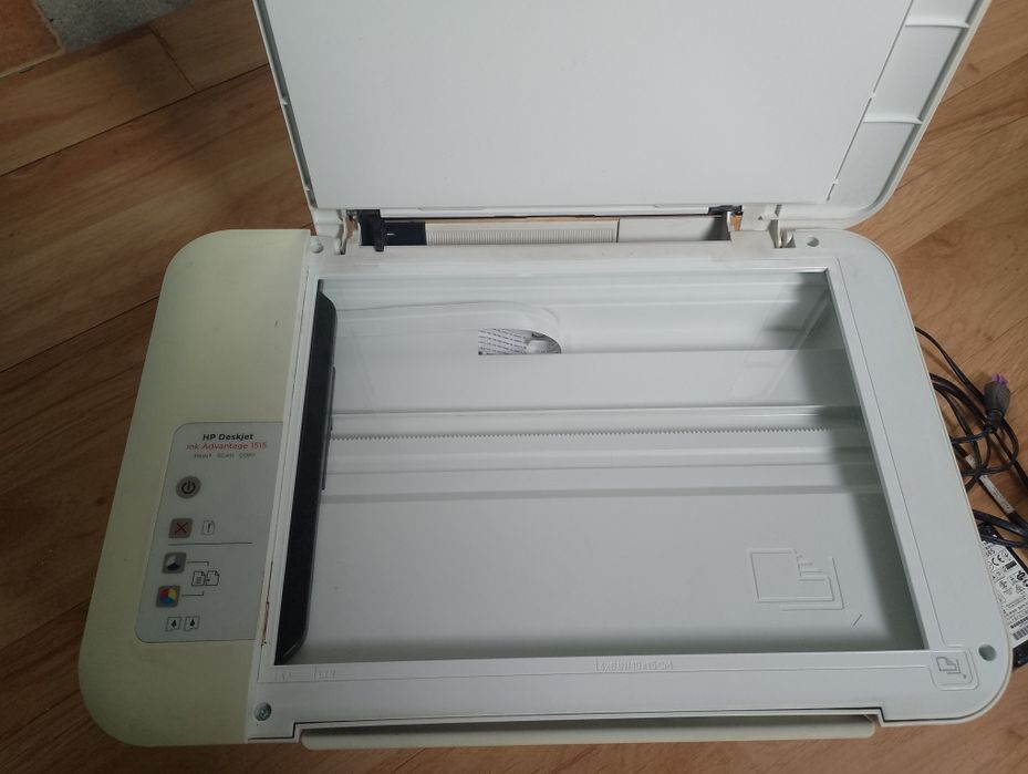 Комбиниран принтер скенер HP DeskJet Ink Advantage 1515