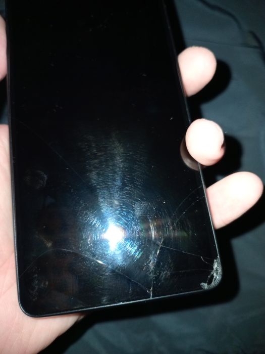 Samsung a52 5G 8/256 GB  Aybi ekran!! 500.000 som