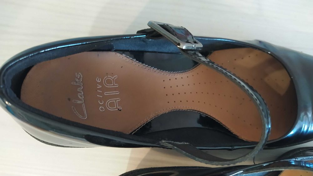 CLARKS черни, лачени – на платформа, № 40