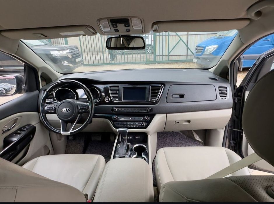 Такси в горы аэропорты города  Kia Karnival